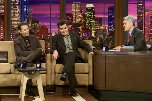 Cryer and Sheen during an interview on “The Tonight Show with Jay Leno” in 2004. (Photo: NBC via Getty Images)