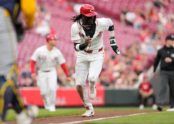 Elly De La Cruz's big game helped the Reds hold on for a 10-8 victory over the Milwaukee Brewers in Game 1 of a four-game series Monday night.