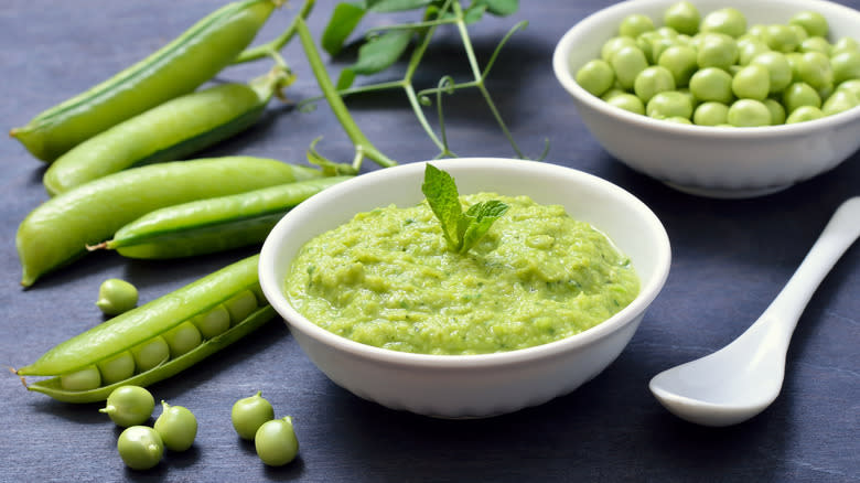 Pureed peas with pea pods