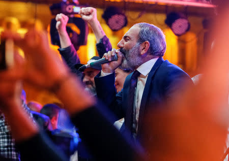 Armenian opposition leader Nikol Pashinyan addresses supporters during a rally after his bid to be interim prime minister was blocked by the parliament in Yerevan, Armenia May 1, 2018. REUTERS/Gleb Garanich