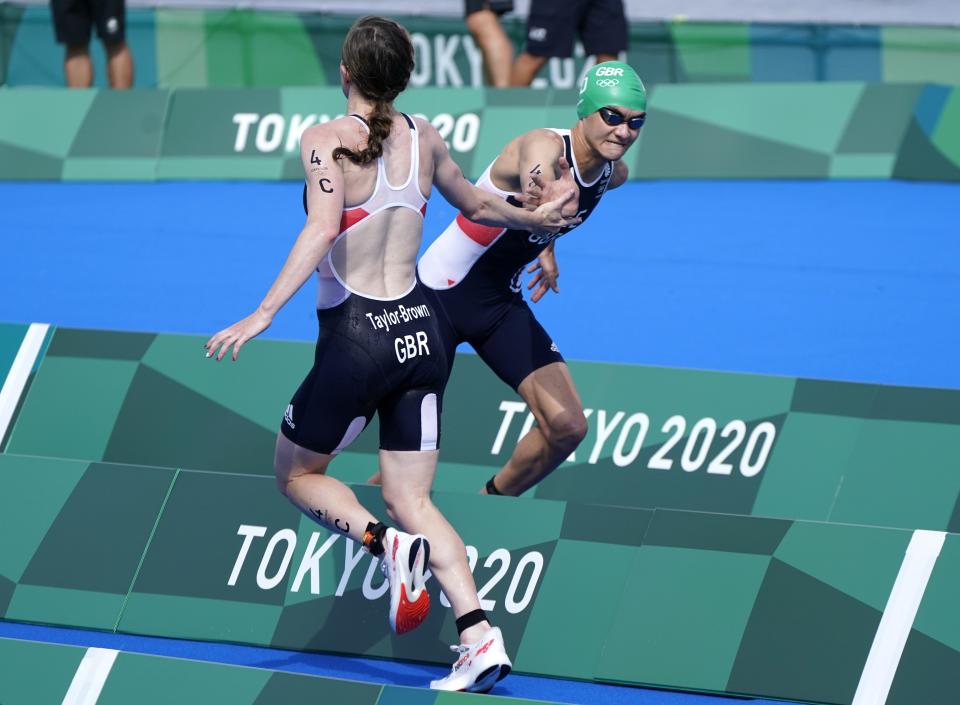 Georgia Taylor-Brown hands over to team-mate Alex Yee (Danny Lawson/PA) (PA Wire)