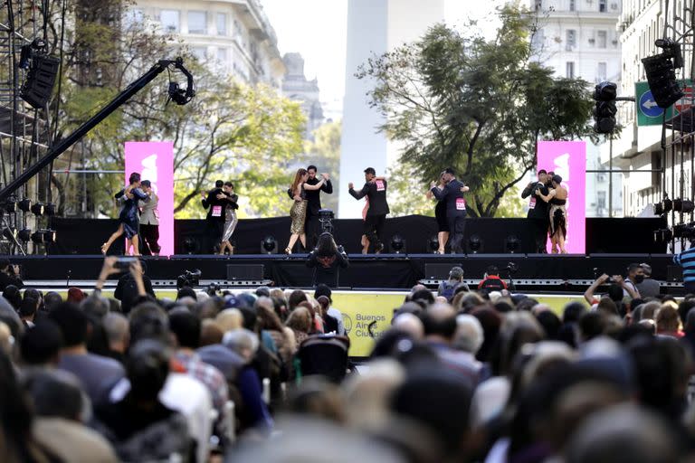 El Mundial de Tango que se lleva a cabo al aire libre en la Diagonal Norte