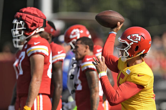 Super Bowl champion Chiefs hold hot, tough practice in 1st day of