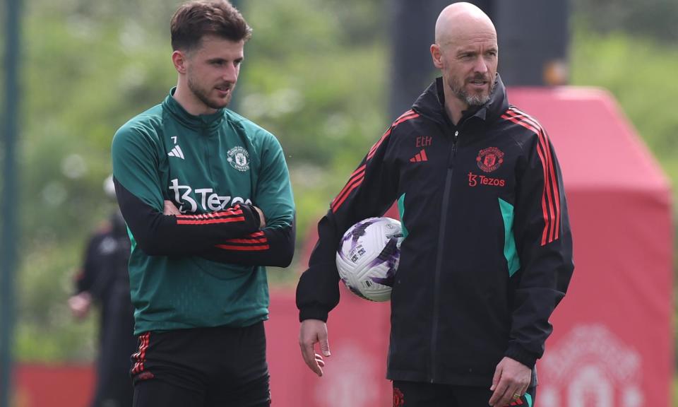 <span>Erik ten Hag alongside <a class="link " href="https://sports.yahoo.com/soccer/players/847611/" data-i13n="sec:content-canvas;subsec:anchor_text;elm:context_link" data-ylk="slk:Mason Mount;sec:content-canvas;subsec:anchor_text;elm:context_link;itc:0">Mason Mount</a> during <a class="link " href="https://sports.yahoo.com/soccer/teams/man-utd/" data-i13n="sec:content-canvas;subsec:anchor_text;elm:context_link" data-ylk="slk:Manchester United;sec:content-canvas;subsec:anchor_text;elm:context_link;itc:0">Manchester United</a> training this week.</span><span>Photograph: Matthew Peters/Manchester United/Getty Images</span>