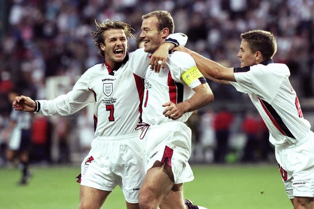 <p>Ross Kinnaird /Allsport</p> David Beckham and England captain Alan Shearer