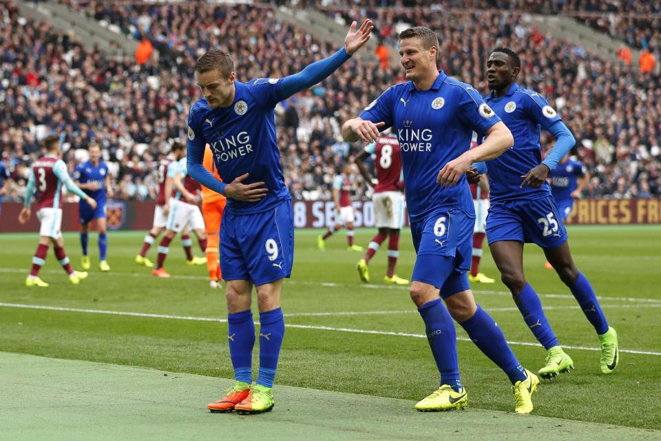 <p>Britain Football Soccer – West Ham United v Leicester City – Premier League – London Stadium – 18/3/17 Leicester City’s Jamie Vardy celebrates scoring their third goal with Robert Huth and Wilfred Ndidi Reuters / Peter Nicholls Livepic EDITORIAL USE ONLY. No use with unauthorized audio, video, data, fixture lists, club/league logos or “live” services. Online in-match use limited to 45 images, no video emulation. No use in betting, games or single club/league/player publications. Please contact your account representative for further details. </p>