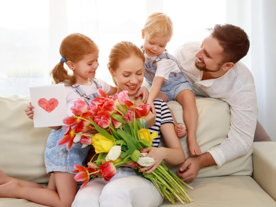 Blumen eigenen sich perfekt als Geschenk für den Muttertag. (Bild: Evgeny Atamanenko / Shutterstock.com)