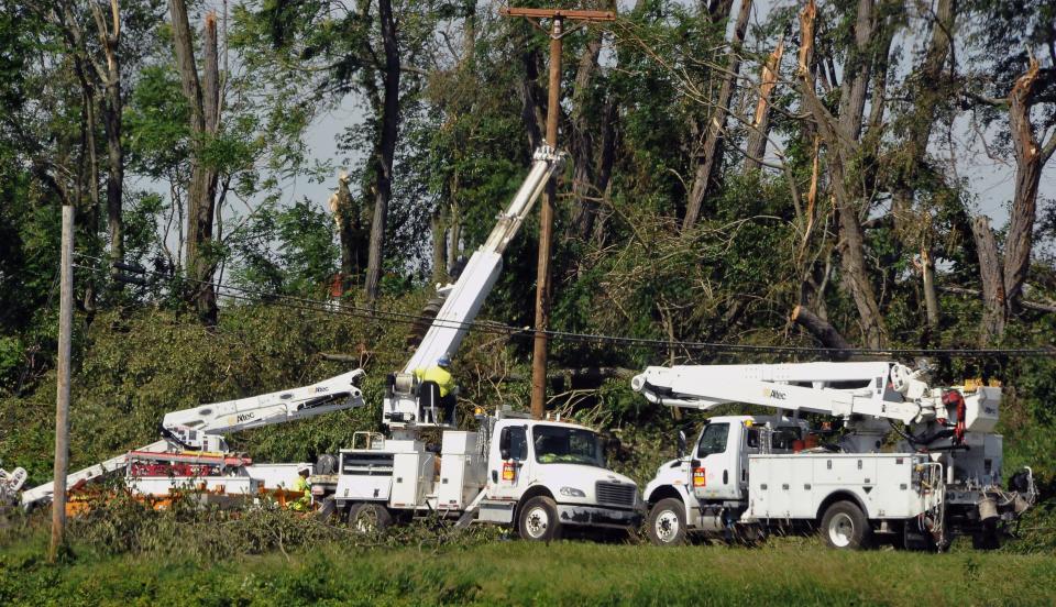 Crews work to set a new power pole near Shreve.