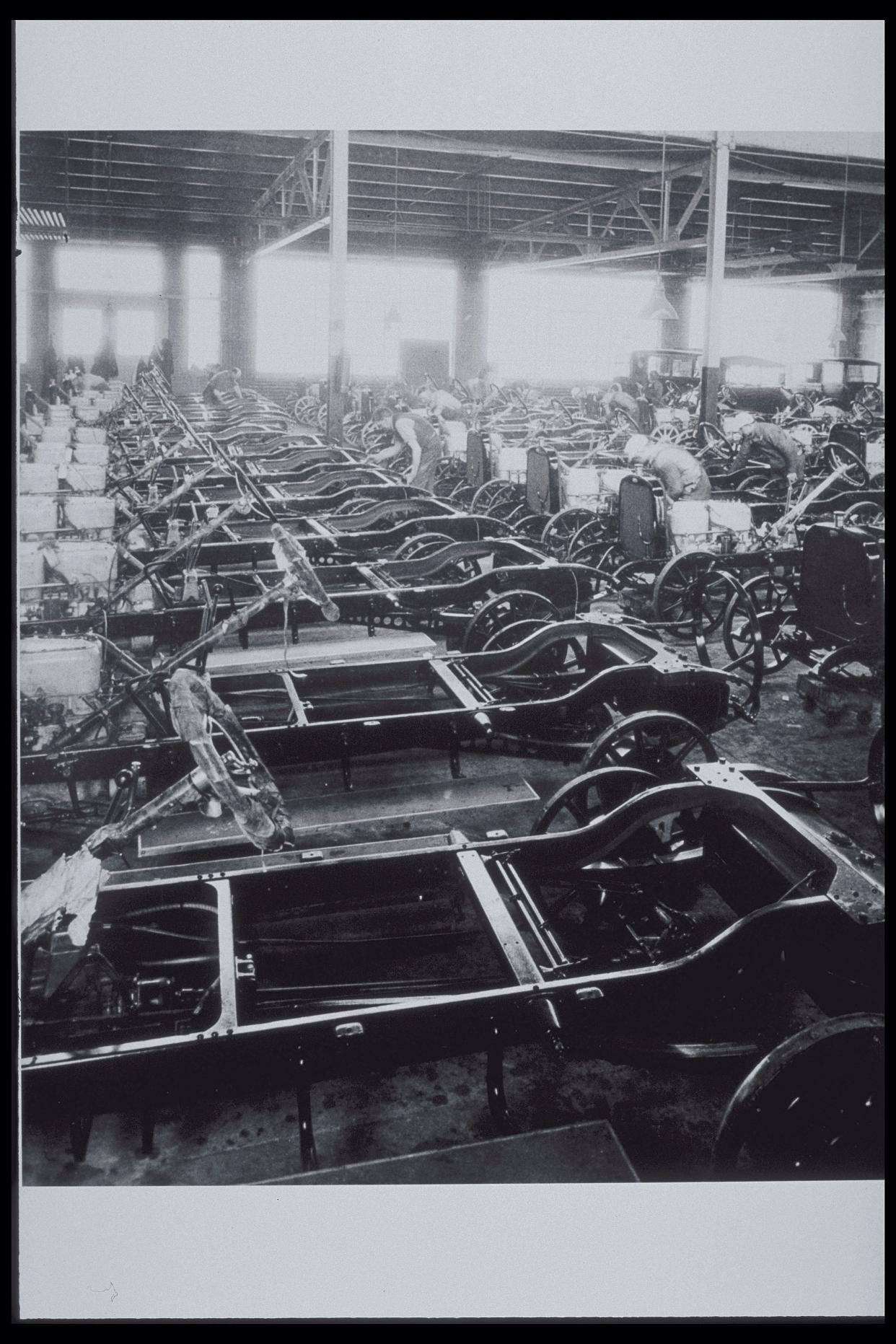 CHASSIS PAINT SHOP, CLEVELAND, OHIO, 1900.