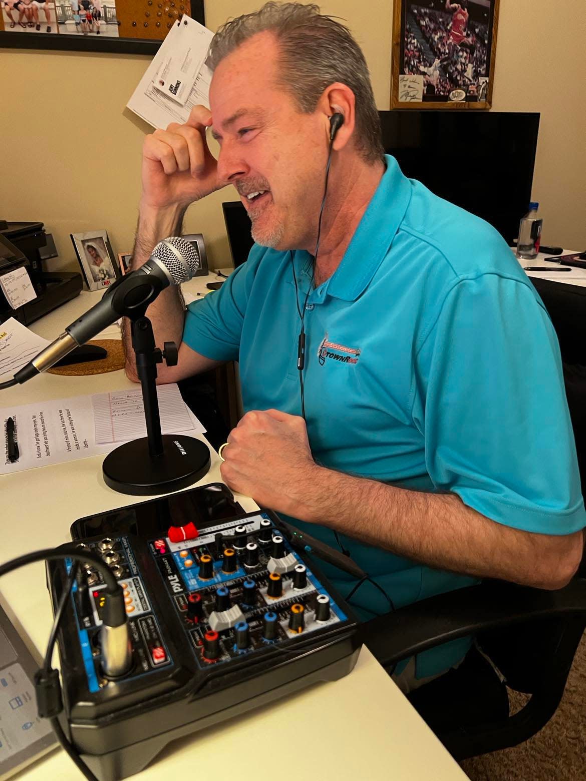 Brian Kelly, a former Northeast Ohio radio DJ in the 1980s and '90s, is an on-air personality for the internet-based CTown Rocks radio station in Canton. Programs include '80s music on Friday nights and '70s music on Monday nights.