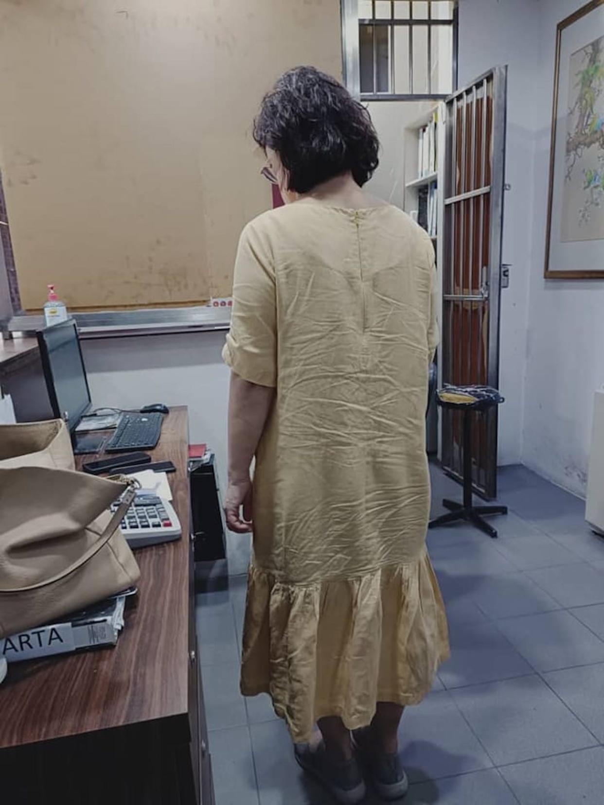 A 60-year-old woman was denied from using the elevator to renew her business permit after entering the premises because the security guard claimed that her attire was ‘inappropriate’.