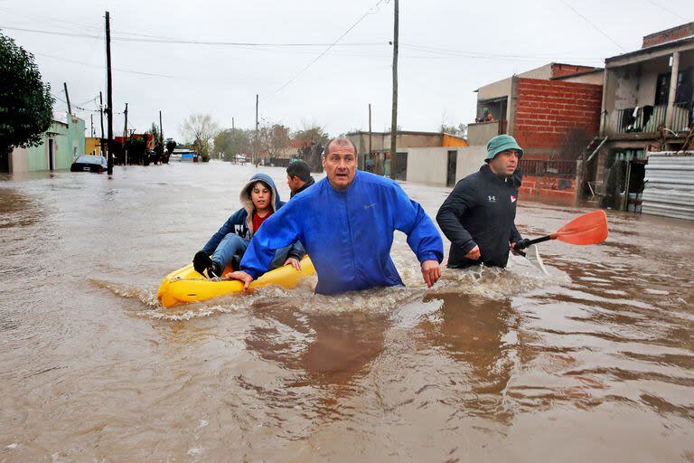 Inundaciones en la ciudad de La Plata, Calle 13 y 95, provincia de Buenos Aires, 17 de agosto