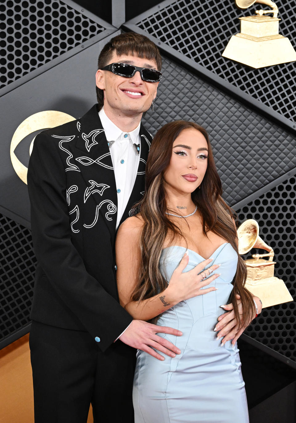 Peso Pluma y Nicki Nicole en la alfombra roja de los Grammy Awards 2024 en el Crypto.com Arena en Los Angeles. (Photo by Gilbert Flores/Billboard via Getty Images)