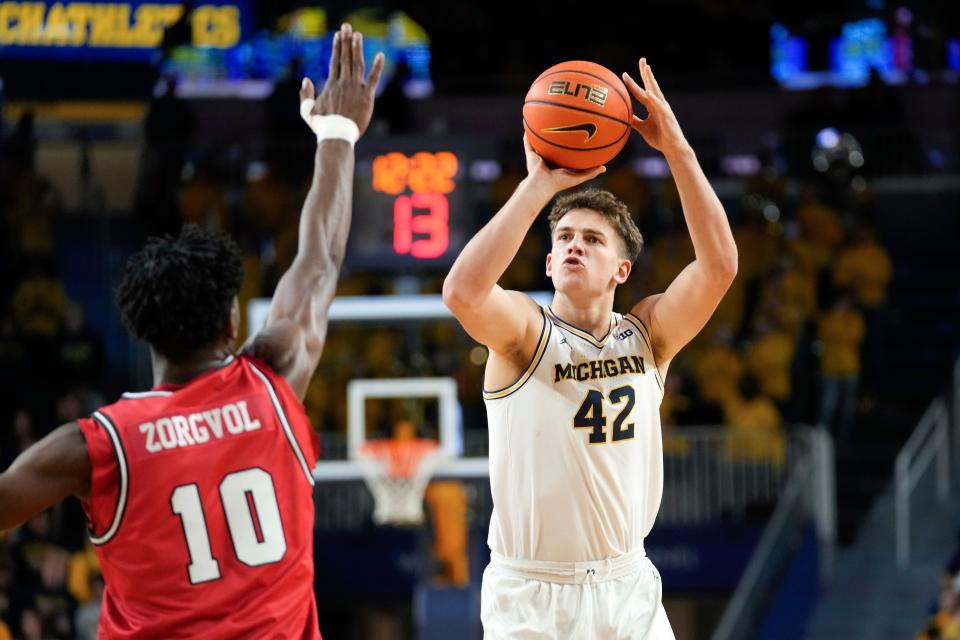 Michigan forward Will Tschetter (42) shoots as Youngstown State center Imanuel Zorgvol (10) defends in the second half at Crisler Center in Ann Arbor on Friday, Nov. 10, 2023.