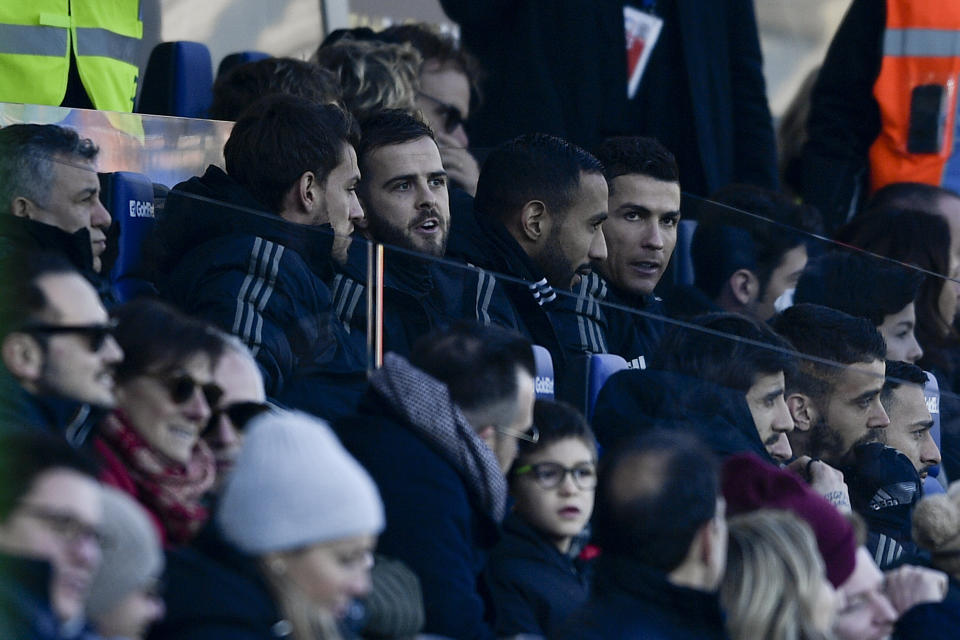 Cristiano Ronaldo, à droite, aux côtés de Mehdi Benatia, à Bergame en décembre 2018