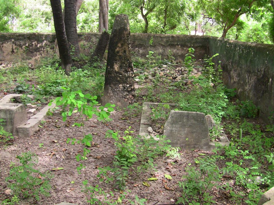 For generations, Swahilis have maintained matrilineal family burial gardens such as this one in Faza town, Lamu County. Chapurukha Kusimba, 2012, <a href="http://creativecommons.org/licenses/by-nd/4.0/" rel="nofollow noopener" target="_blank" data-ylk="slk:CC BY-ND;elm:context_link;itc:0;sec:content-canvas" class="link ">CC BY-ND</a>