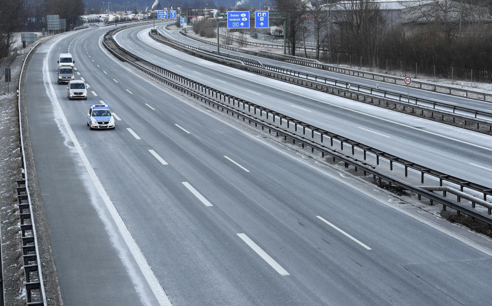 A Federal Police vehicle escorts rejected travellers on the empty A93 motorway near Kiefersfelden, Germany, Sunday, Feb. 14, 2021 to the first exit in Germany so that they can turn around there and drive back to Austria. Germany has implemented tighter border controls on its frontiers with the Czech Republic and Austria’s Tyrol province in an effort to stem the spread of more contagious coronavirus variants. (Angelika Warmuth/dpa via AP)