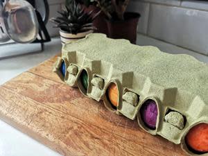 Futuro egg carton for cooked colored eggs