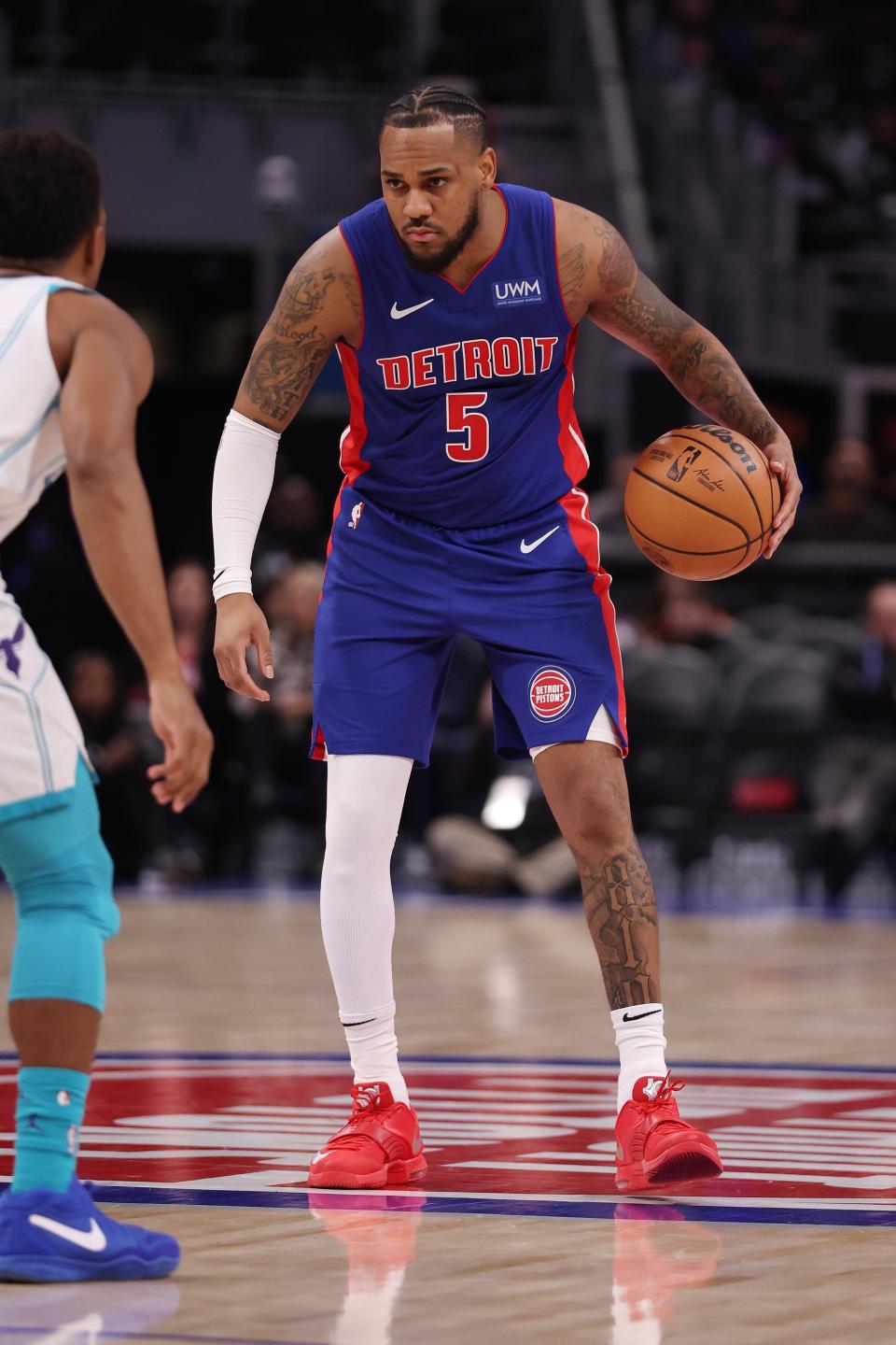 1958701439.jpg DETROIT, MICHIGAN - JANUARY 24: Monte Morris #5 of the Detroit Pistons looks to make a play in the first half while playing the Charlotte Hornets at Little Caesars Arena on January 24, 2024 in Detroit, Michigan.