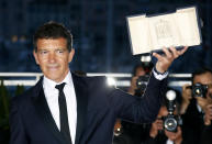 72nd Cannes Film Festival - Photocall after Closing ceremony - Cannes, France, May 25, 2019. Antonio Banderas, Best Actor award winner for his role in the film "Pain and Glory" (Dolor y Gloria), poses. REUTERS/Jean-Paul Pelissier