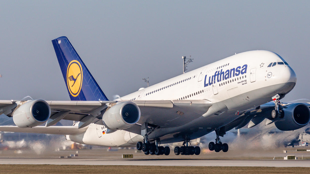 Deutsche Lufthansa plans to raise €2.14bn to pay back government bailout 