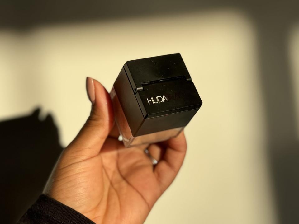 Huda Beauty loose setting powder