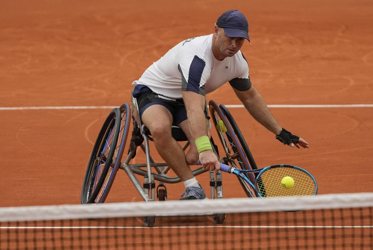 Israeli tennis player Berdichevsky has an emotional reunion with Oct. 7 survivors at the Paralympics