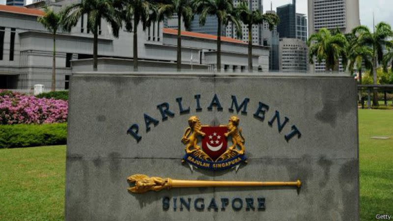 新加坡的國會選舉造勢活動只能在提名日之後展開，選舉日則是在九天競選活動加上一天「冷靜日」之後舉行。 