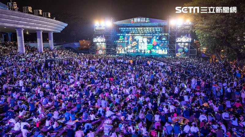 「屏東三大日音樂節」是屏東縣政府打造春天大型音樂慶典，在每年春天挑選3天舉辦，吸引眾多人潮