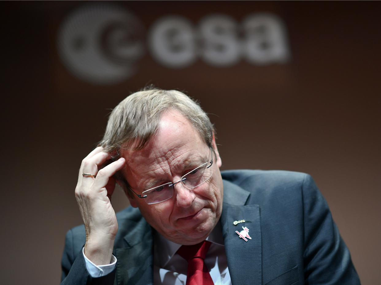 esa director general jan woerner exomars schiaparelli lander crash oct 19 RTX2PJU6