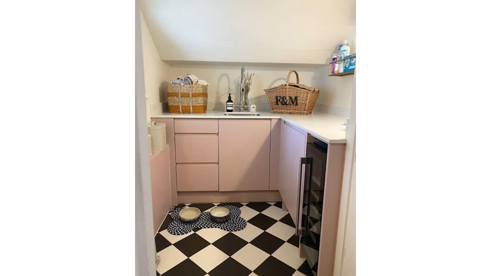 A photo of a utility room