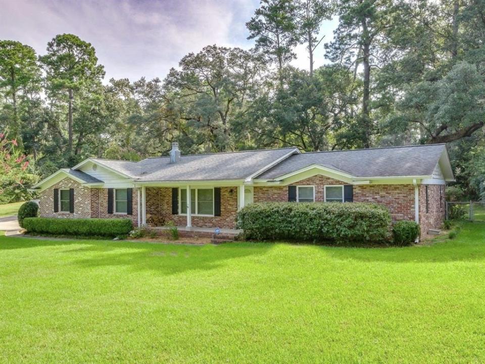 October 2023: Resale home in Lake Shore Road area built in 1971, all brick, 1,594 sq ft living space, 3 bedroom / 2 baths, 2 car garage, 0.48 acre lot, $320,000.