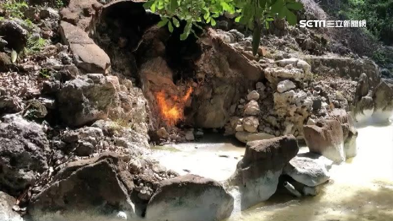 台南名景點「水火同源」，如今只剩火持續燃燒。