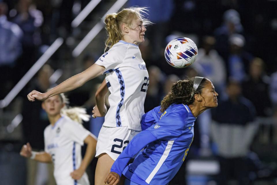 North Carolina's Tori Hansen (22) and UCLA's Reilyn Turner battle for a ball.