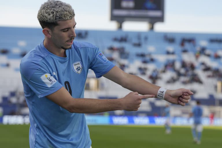 Dor Turgeman celebra tras convertir el golazo que le dio a Israel la clasificación a semifinales