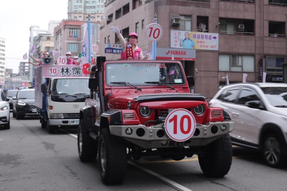 《圖說》搶救關鍵一席！台中市東南區市議員候選人林霈涵最後衝刺。