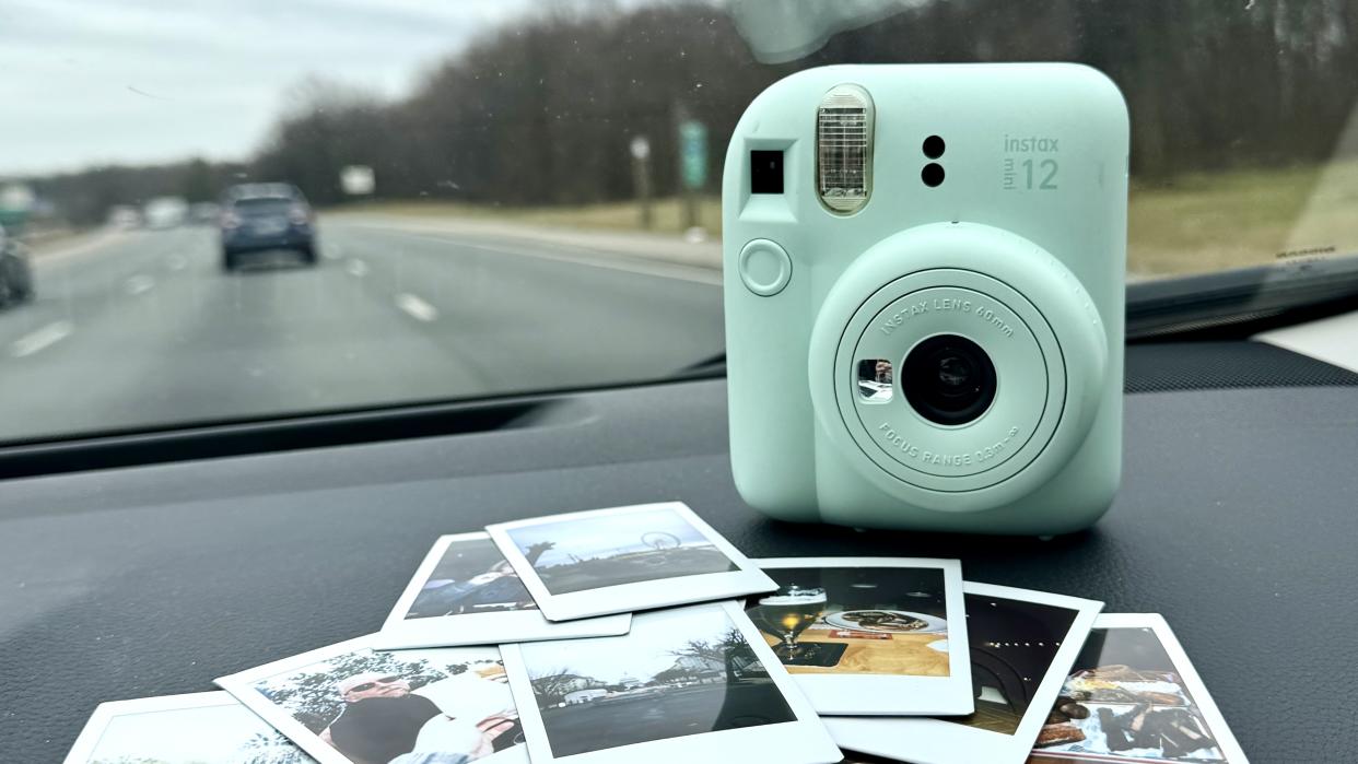  Instax Mini 12. 