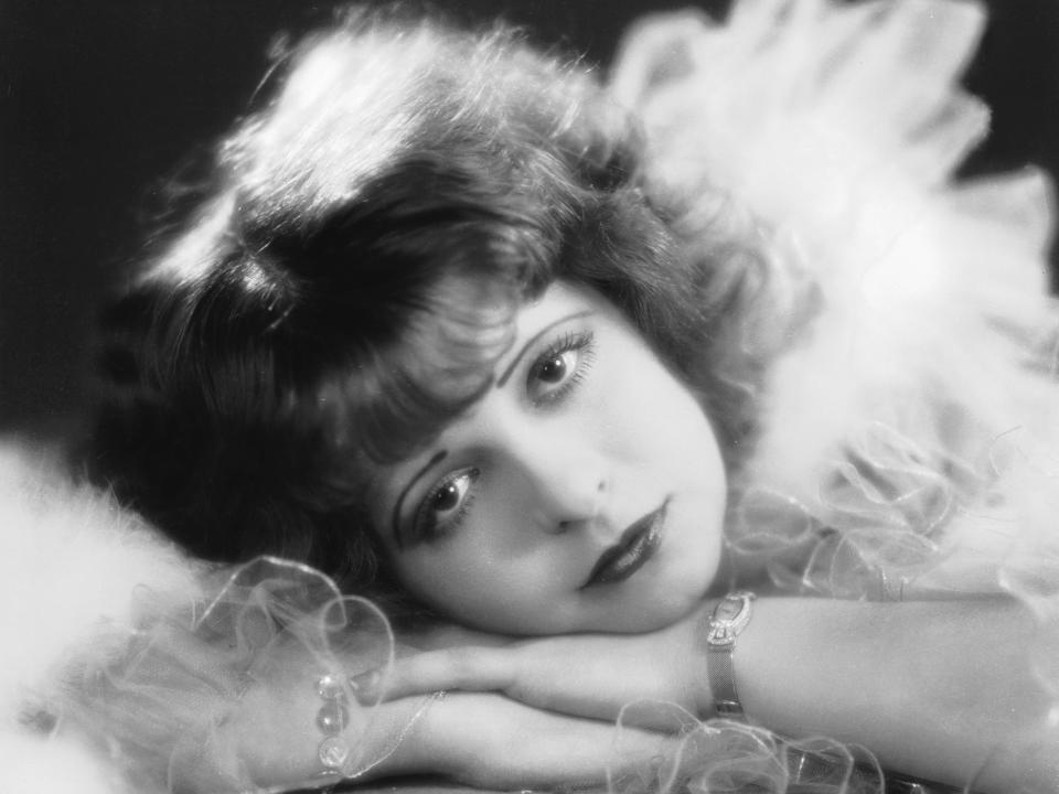 clara bow portrait 1928