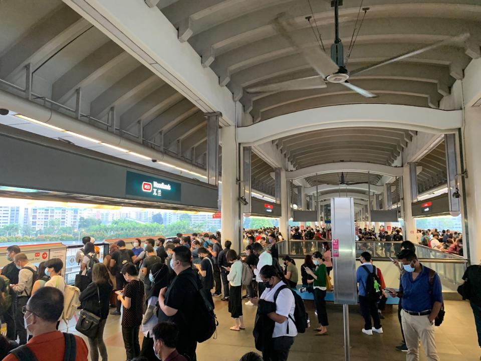 Twitter User@mrtsginfo shared a picture of the morning crowd situation at 7.17am in Woodlands, owing to a point failure at Admiralty this morning. 