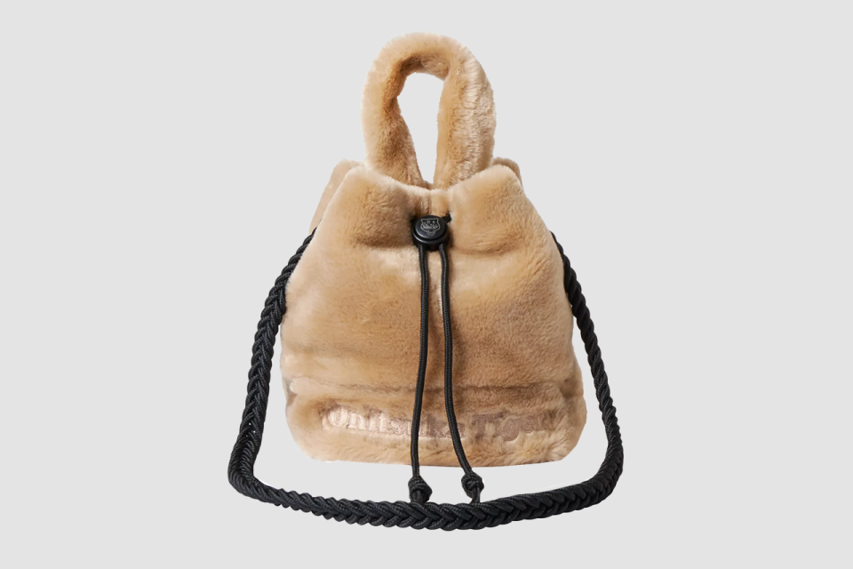 Cozy Accessories, Gift Guide, Streetwear, Bags, Scarves, Hats, JW Anderson, Jacquemus, ERL, Acne Studios