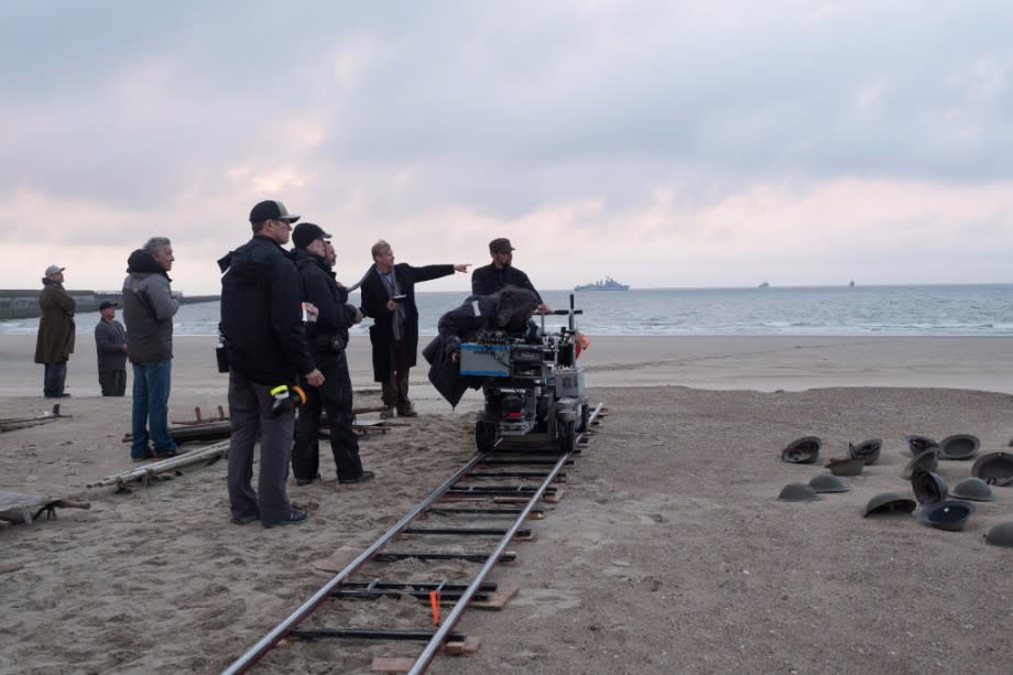 Christopher Nolan directs <em>Dunkirk. </em>(Photo: Warner Bros.)