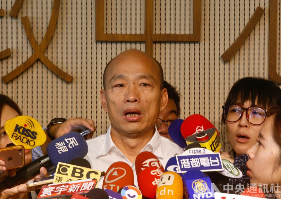 鴻海集團創辦人郭台銘決定不參與連署競選總統，高雄市長韓國瑜（圖）17日在市政會議後接受媒體聯訪表示，感受到郭台銘的委屈；將會盡快安排拜訪，並將好的政見轉化合作，把優質的政見有計畫的推動。(中央社) 