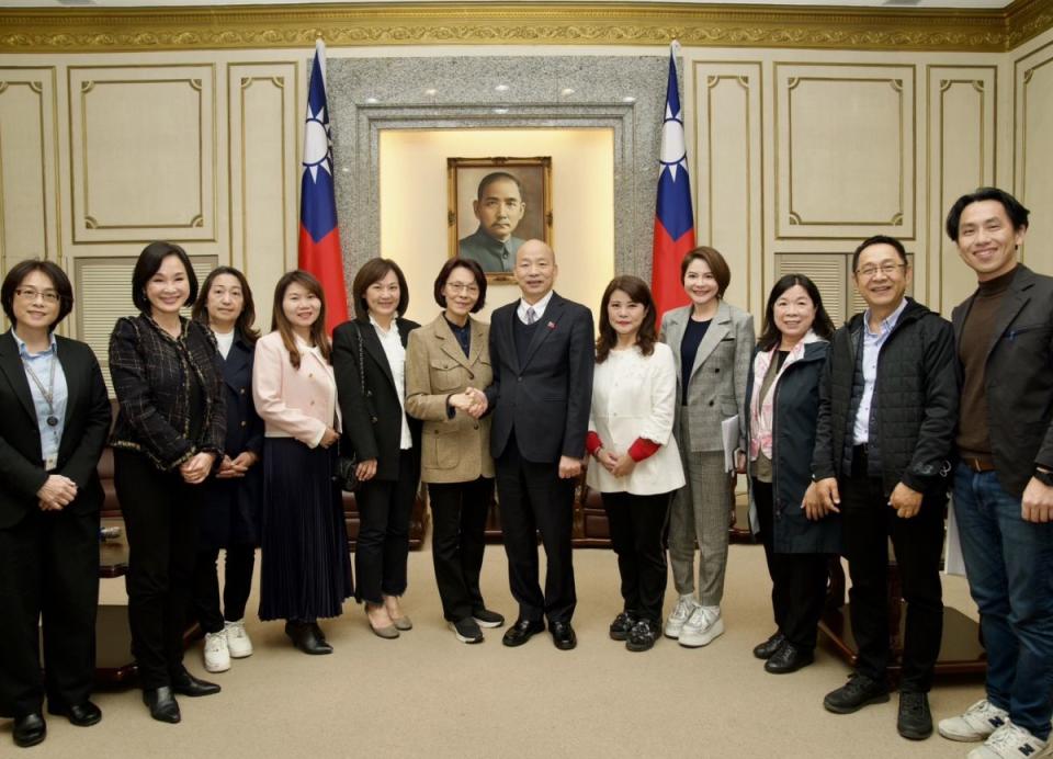 高雄市議會國民黨團拜會立法院長韓國瑜。（圖：國民黨高雄市黨部提供）