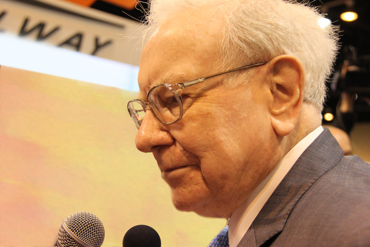 Warren Buffett Just Bought This Beaten-Down High-Yield Dividend Stock. Should You?