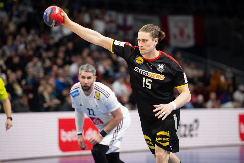 Der Star im Rückraum: Auch Juri Knorr (rechts) von den Rhein-Neckar Löwen ruhen große Hoffnungen der deutschen Handball-Fans. (Bild: Mateusz Slodkowski / DeFodi Images via Getty Images)