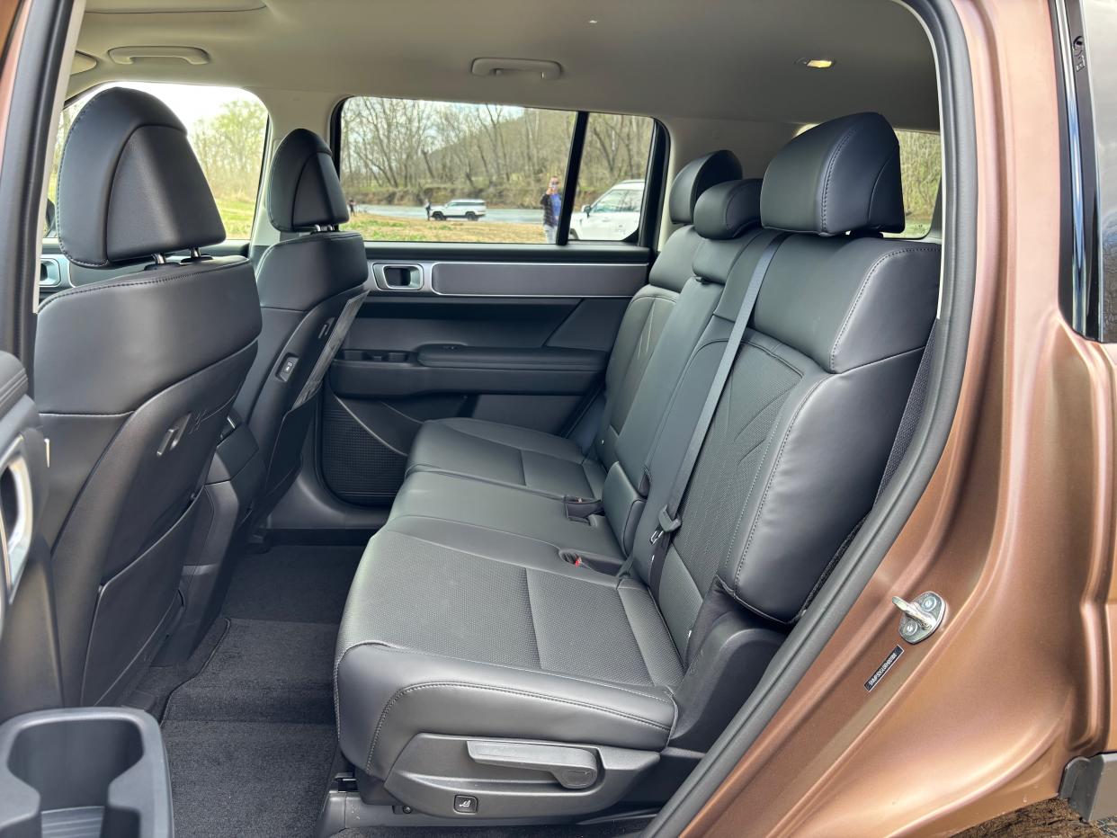 2024 Hyundai Santa Fe XRT second-row seat