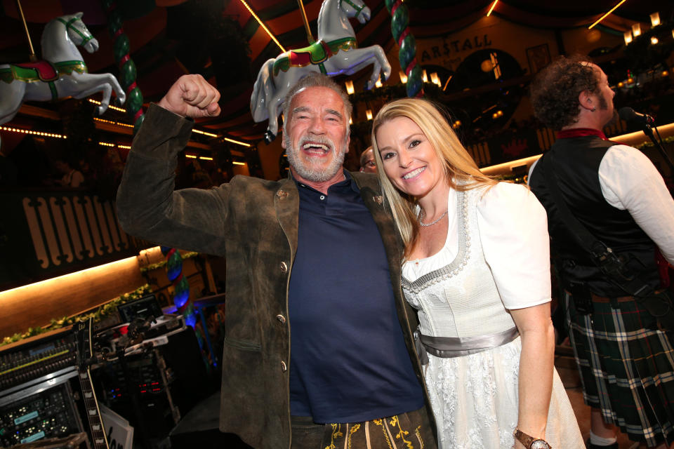 <p>Arnold Schwarzenegger rockt mit seiner Freundin Heather Milligan die Wiesn-Schänke. Der Action-Star kam ebenso wie sein hübscher Anhang in traditioneller Tracht. </p>