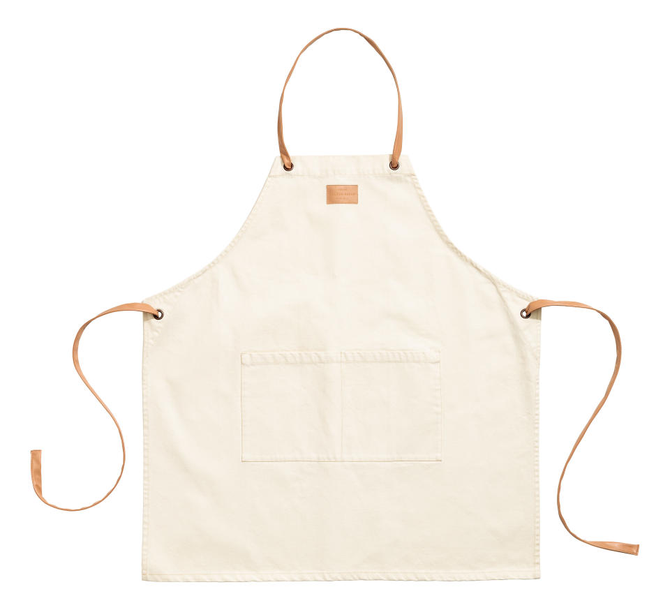 Buy this <a href="http://www.hm.com/us/product/72097?article=72097-A" target="_blank">cotton twill apron here</a>&nbsp;for $24.99