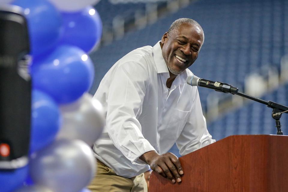 Detroit Lions legend Lomas Brown will be doing free meet and greets, autograph signing and a live radio broadcast show at Gardner White's pre-game celebration on Friday.