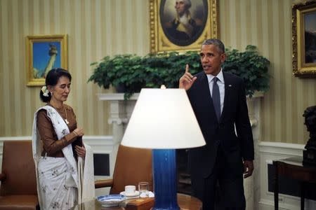 U.S. President Barack Obama meets with Myanmar's State Counsellor Aung San Suu Kyi at the Oval Office of the White House in Washington, D.C., U.S. September 14, 2016. REUTERS/Carlos Barria
